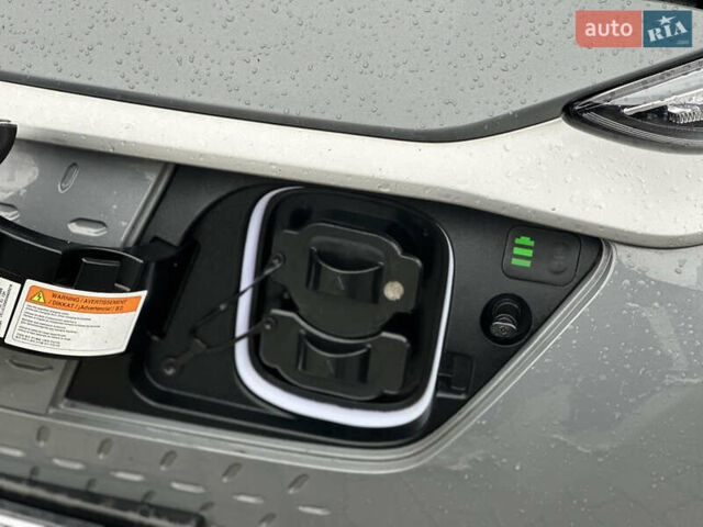 Серый Хендай Kona Electric, объемом двигателя 0 л и пробегом 158 тыс. км за 16300 $, фото 10 на Automoto.ua
