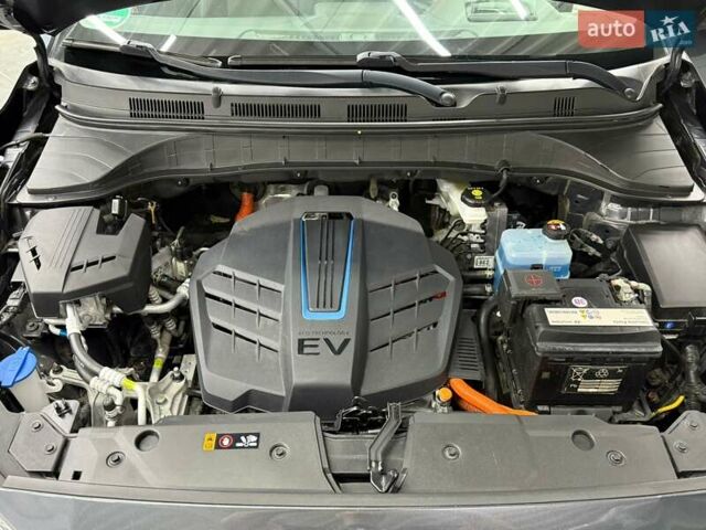 Сірий Хендай Kona Electric, об'ємом двигуна 0 л та пробігом 95 тис. км за 18974 $, фото 11 на Automoto.ua