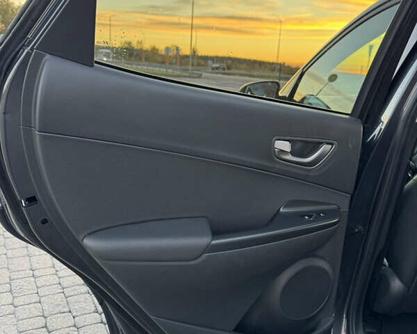 Сірий Хендай Kona Electric, об'ємом двигуна 0 л та пробігом 114 тис. км за 17999 $, фото 41 на Automoto.ua