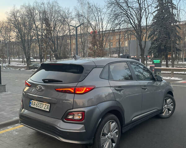 Серый Хендай Kona Electric, объемом двигателя 0 л и пробегом 81 тыс. км за 16099 $, фото 11 на Automoto.ua