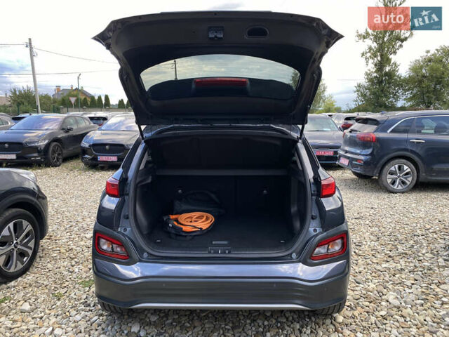 Серый Хендай Kona Electric, объемом двигателя 0 л и пробегом 69 тыс. км за 20400 $, фото 89 на Automoto.ua