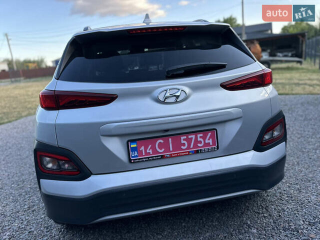 Серый Хендай Kona Electric, объемом двигателя 0 л и пробегом 109 тыс. км за 18450 $, фото 12 на Automoto.ua