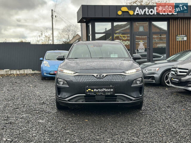 Серый Хендай Kona Electric, объемом двигателя 0 л и пробегом 167 тыс. км за 17700 $, фото 2 на Automoto.ua