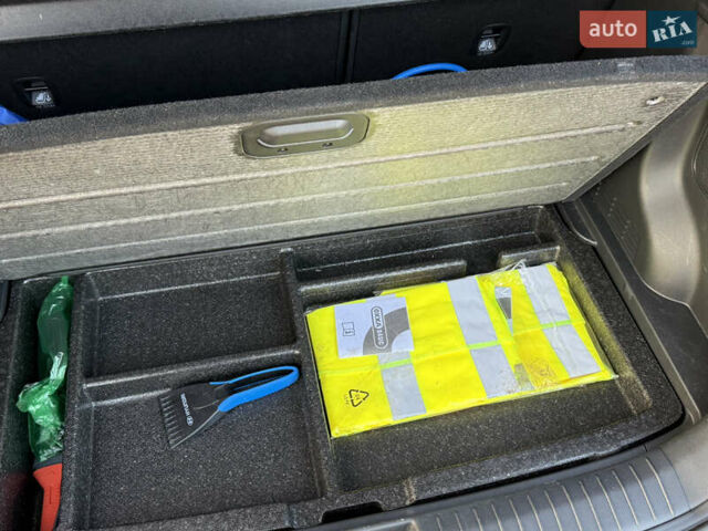 Серый Хендай Kona Electric, объемом двигателя 0 л и пробегом 77 тыс. км за 19700 $, фото 7 на Automoto.ua