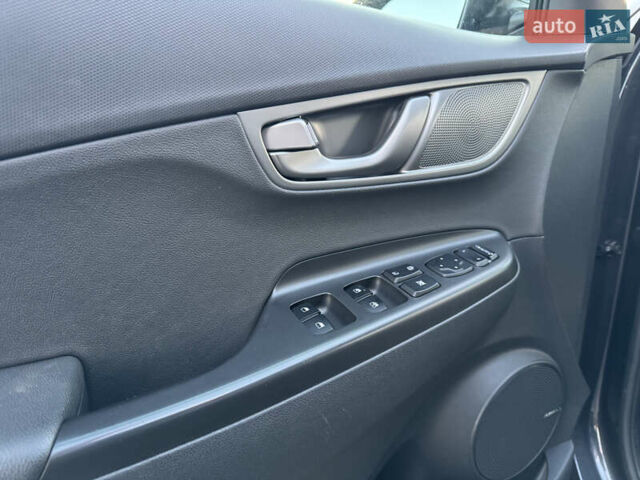 Сірий Хендай Kona Electric, об'ємом двигуна 0 л та пробігом 114 тис. км за 17999 $, фото 33 на Automoto.ua