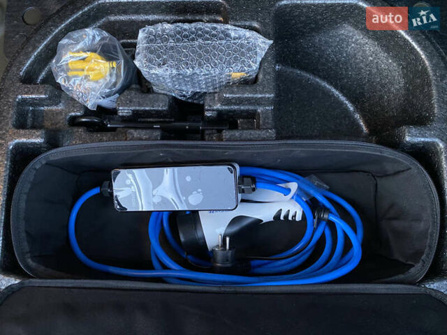 Серый Хендай Kona Electric, объемом двигателя 0 л и пробегом 104 тыс. км за 17200 $, фото 100 на Automoto.ua