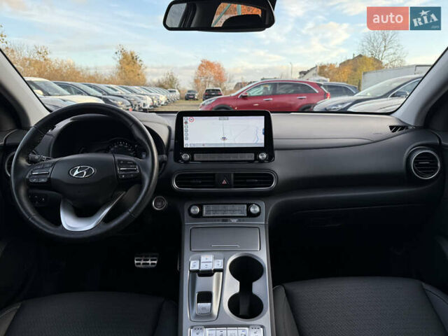 Серый Хендай Kona Electric, объемом двигателя 0 л и пробегом 36 тыс. км за 20700 $, фото 67 на Automoto.ua