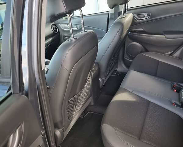 Серый Хендай Kona Electric, объемом двигателя 0 л и пробегом 42 тыс. км за 16200 $, фото 39 на Automoto.ua