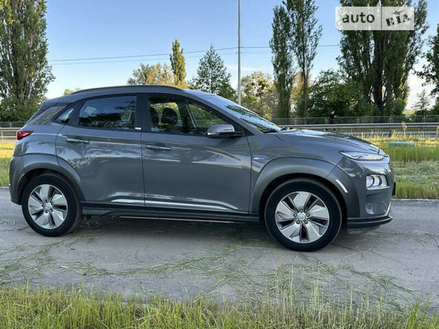 Сірий Хендай Kona Electric, об'ємом двигуна 0 л та пробігом 28 тис. км за 16800 $, фото 15 на Automoto.ua