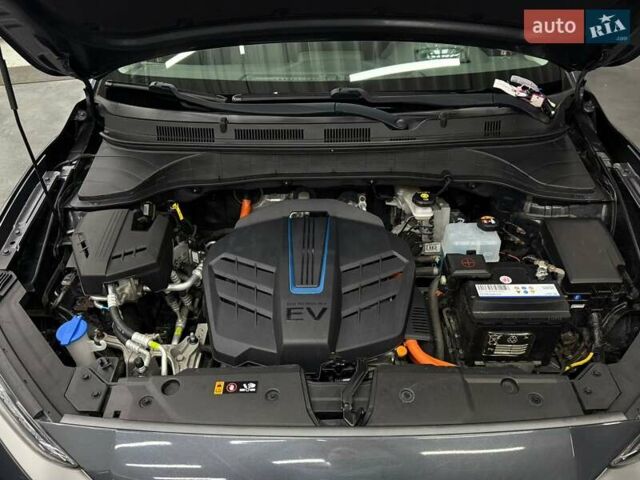 Сірий Хендай Kona Electric, об'ємом двигуна 0 л та пробігом 71 тис. км за 18465 $, фото 1 на Automoto.ua