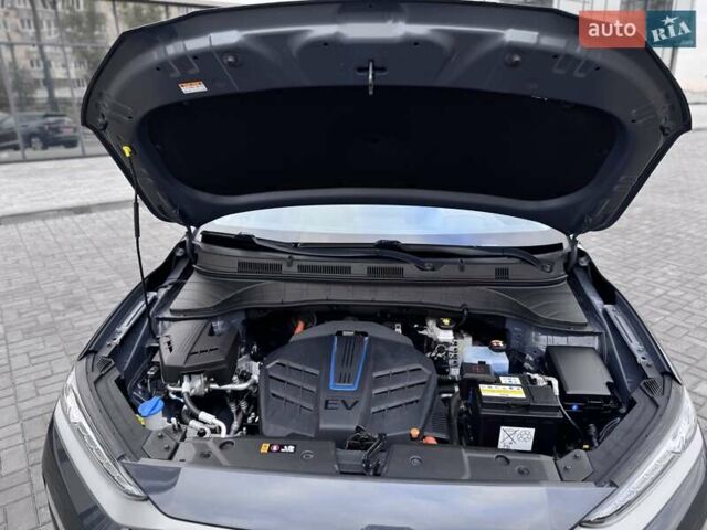 Сірий Хендай Kona Electric, об'ємом двигуна 0 л та пробігом 88 тис. км за 18700 $, фото 46 на Automoto.ua