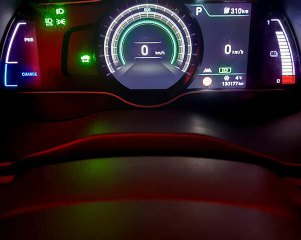 Серый Хендай Kona Electric, объемом двигателя 0 л и пробегом 130 тыс. км за 18500 $, фото 41 на Automoto.ua