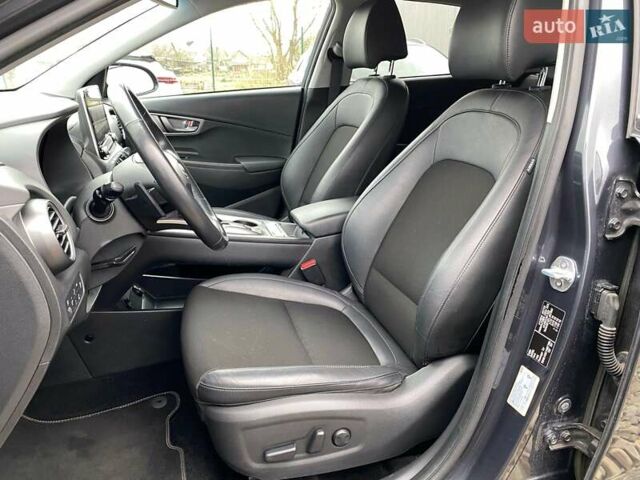 Сірий Хендай Kona Electric, об'ємом двигуна 0 л та пробігом 91 тис. км за 18900 $, фото 31 на Automoto.ua