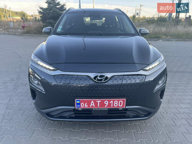 Серый Хендай Kona Electric, объемом двигателя 0 л и пробегом 31 тыс. км за 15450 $, фото 10 на Automoto.ua