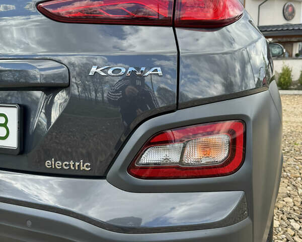 Серый Хендай Kona Electric, объемом двигателя 0 л и пробегом 52 тыс. км за 20800 $, фото 19 на Automoto.ua