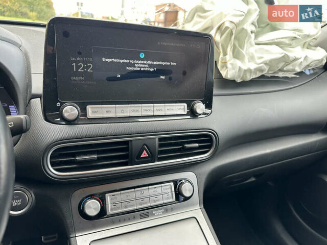 Серый Хендай Kona Electric, объемом двигателя 0 л и пробегом 69 тыс. км за 12600 $, фото 16 на Automoto.ua