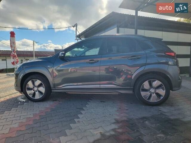 Серый Хендай Kona Electric, объемом двигателя 0 л и пробегом 42 тыс. км за 16200 $, фото 13 на Automoto.ua