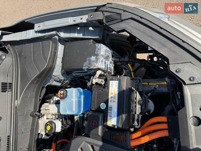 Серый Хендай Kona Electric, объемом двигателя 0 л и пробегом 44 тыс. км за 13400 $, фото 10 на Automoto.ua