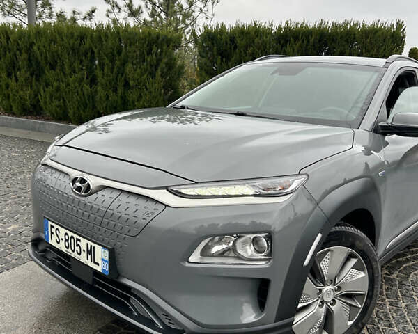 Сірий Хендай Kona Electric, об'ємом двигуна 0 л та пробігом 61 тис. км за 15780 $, фото 4 на Automoto.ua