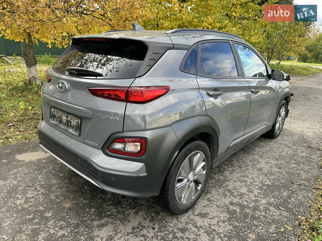 Серый Хендай Kona Electric, объемом двигателя 0 л и пробегом 69 тыс. км за 12600 $, фото 5 на Automoto.ua