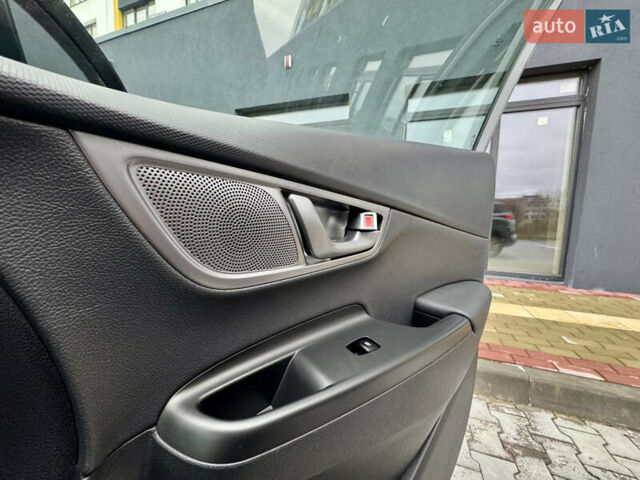 Сірий Хендай Kona Electric, об'ємом двигуна 0 л та пробігом 78 тис. км за 18900 $, фото 25 на Automoto.ua
