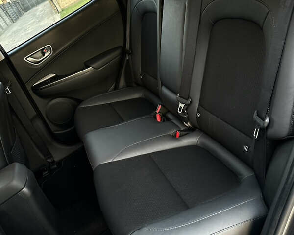 Серый Хендай Kona Electric, объемом двигателя 0 л и пробегом 159 тыс. км за 16900 $, фото 39 на Automoto.ua