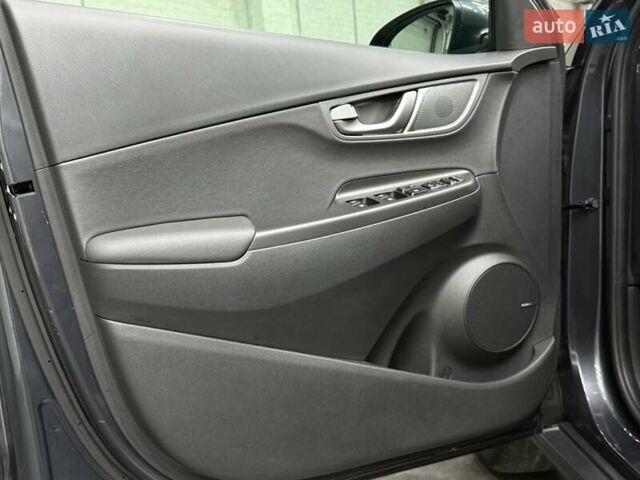 Сірий Хендай Kona Electric, об'ємом двигуна 0 л та пробігом 89 тис. км за 18340 $, фото 10 на Automoto.ua