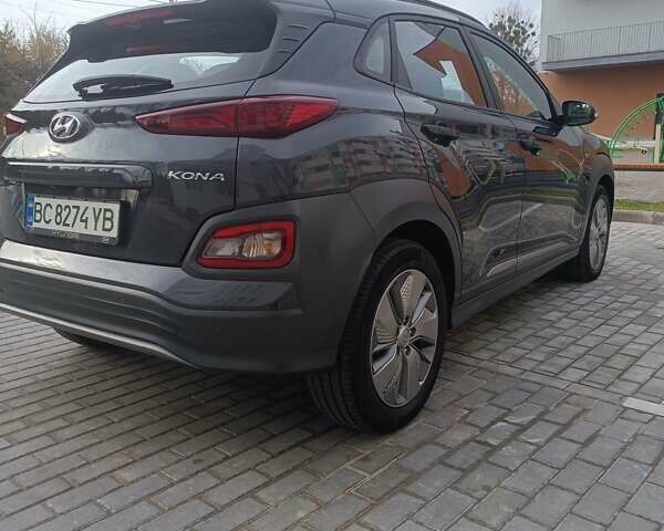 Серый Хендай Kona Electric, объемом двигателя 0 л и пробегом 80 тыс. км за 17300 $, фото 4 на Automoto.ua