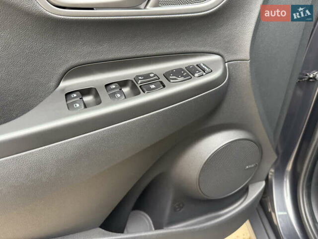 Серый Хендай Kona Electric, объемом двигателя 0 л и пробегом 52 тыс. км за 19000 $, фото 25 на Automoto.ua