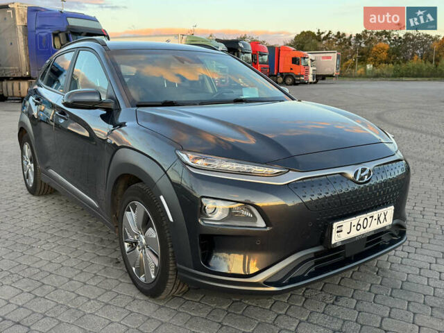 Сірий Хендай Kona Electric, об'ємом двигуна 0 л та пробігом 114 тис. км за 17999 $, фото 4 на Automoto.ua