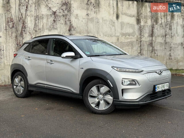 Серый Хендай Kona Electric, объемом двигателя 0 л и пробегом 26 тыс. км за 18850 $, фото 5 на Automoto.ua
