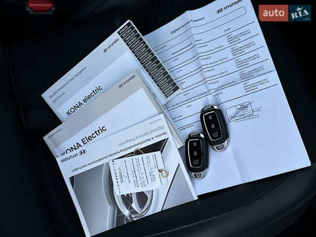 Серый Хендай Kona Electric, объемом двигателя 0 л и пробегом 159 тыс. км за 16900 $, фото 56 на Automoto.ua