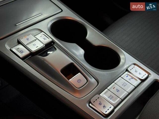 Сірий Хендай Kona Electric, об'ємом двигуна 0 л та пробігом 71 тис. км за 18465 $, фото 16 на Automoto.ua