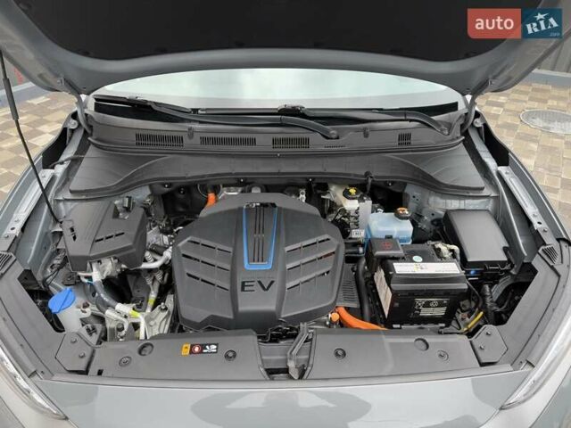 Серый Хендай Kona Electric, объемом двигателя 0 л и пробегом 40 тыс. км за 16900 $, фото 16 на Automoto.ua
