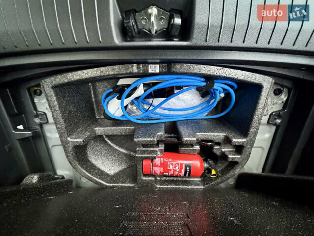 Сірий Хендай Kona Electric, об'ємом двигуна 0 л та пробігом 78 тис. км за 18900 $, фото 21 на Automoto.ua