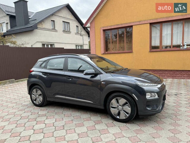 Серый Хендай Kona Electric, объемом двигателя 0 л и пробегом 106 тыс. км за 15999 $, фото 4 на Automoto.ua