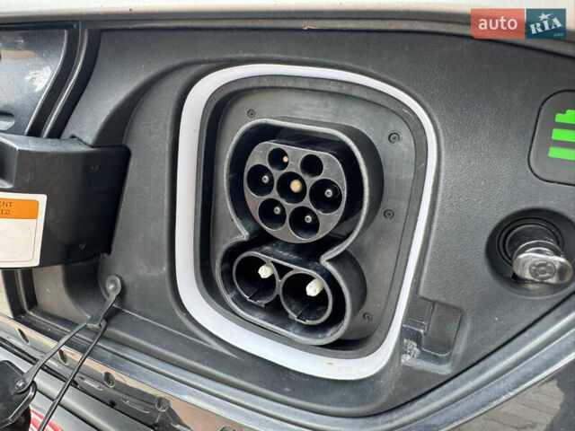 Серый Хендай Kona Electric, объемом двигателя 0 л и пробегом 106 тыс. км за 15999 $, фото 35 на Automoto.ua