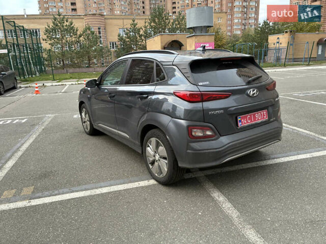 Серый Хендай Kona Electric, объемом двигателя 0 л и пробегом 117 тыс. км за 18800 $, фото 7 на Automoto.ua