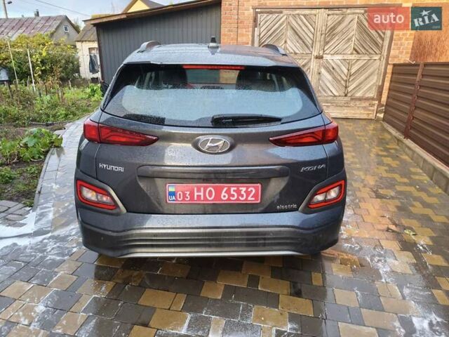 Серый Хендай Kona Electric, объемом двигателя 0 л и пробегом 121 тыс. км за 16000 $, фото 8 на Automoto.ua