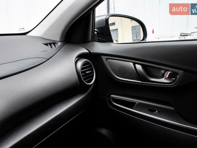 Сірий Хендай Kona Electric, об'ємом двигуна 0 л та пробігом 26 тис. км за 16300 $, фото 85 на Automoto.ua