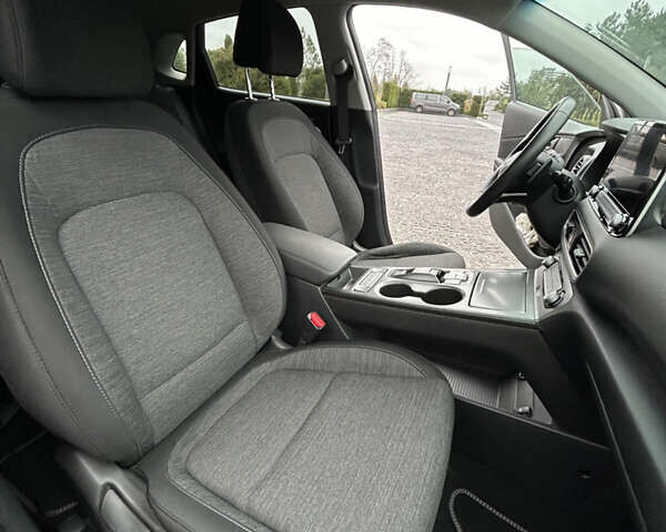 Сірий Хендай Kona Electric, об'ємом двигуна 0 л та пробігом 61 тис. км за 15780 $, фото 33 на Automoto.ua