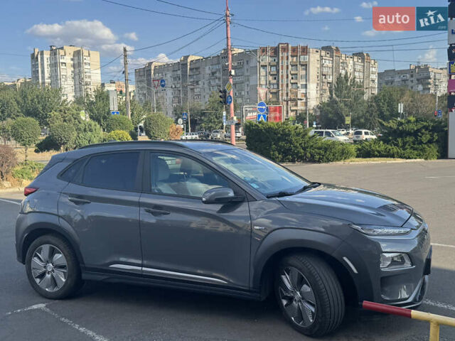 Серый Хендай Kona Electric, объемом двигателя 0 л и пробегом 135 тыс. км за 18999 $, фото 1 на Automoto.ua