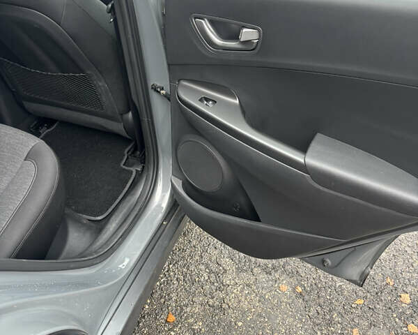 Сірий Хендай Kona Electric, об'ємом двигуна 0 л та пробігом 56 тис. км за 15400 $, фото 15 на Automoto.ua