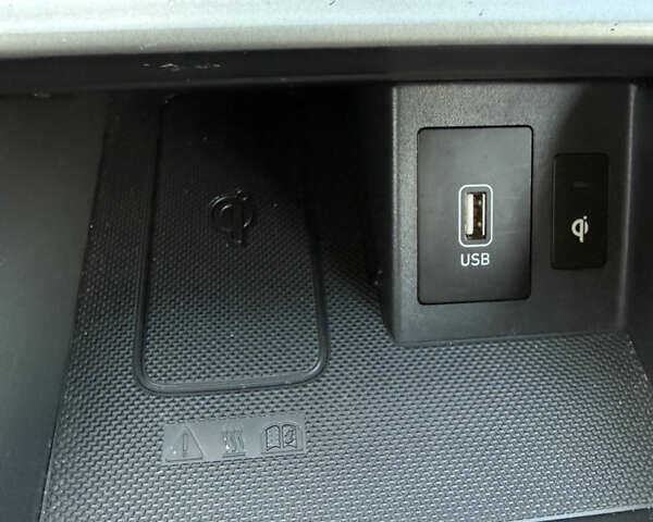 Серый Хендай Kona Electric, объемом двигателя 0 л и пробегом 69 тыс. км за 19300 $, фото 24 на Automoto.ua