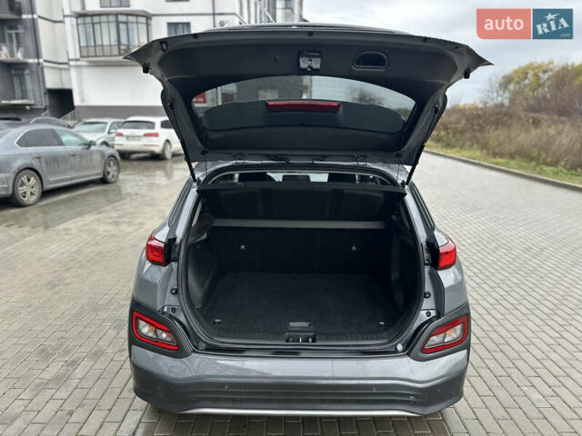 Серый Хендай Kona Electric, объемом двигателя 0 л и пробегом 158 тыс. км за 16300 $, фото 26 на Automoto.ua