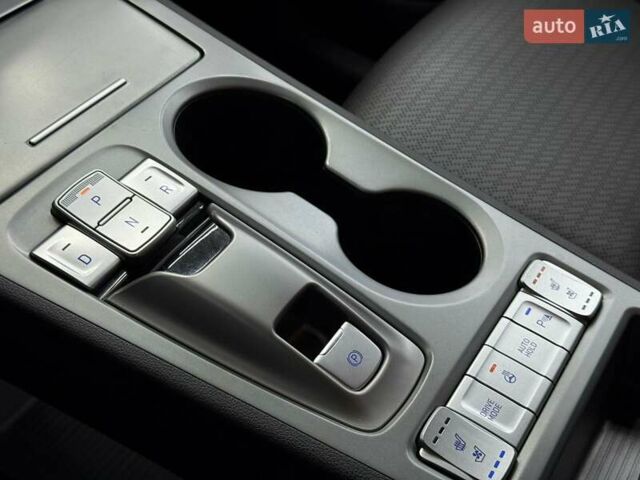 Сірий Хендай Kona Electric, об'ємом двигуна 0 л та пробігом 89 тис. км за 18340 $, фото 19 на Automoto.ua