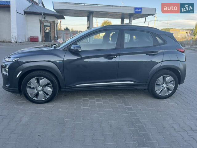 Серый Хендай Kona Electric, объемом двигателя 0 л и пробегом 31 тыс. км за 15450 $, фото 12 на Automoto.ua