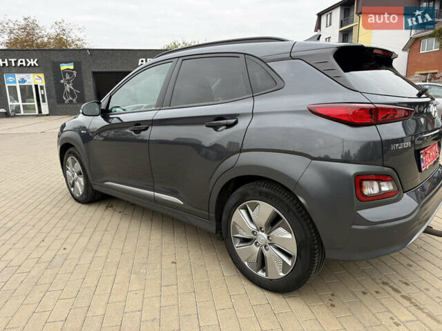 Серый Хендай Kona Electric, объемом двигателя 0 л и пробегом 52 тыс. км за 19000 $, фото 18 на Automoto.ua