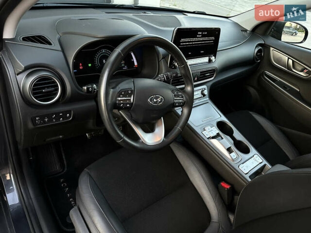 Серый Хендай Kona Electric, объемом двигателя 0 л и пробегом 159 тыс. км за 16900 $, фото 35 на Automoto.ua