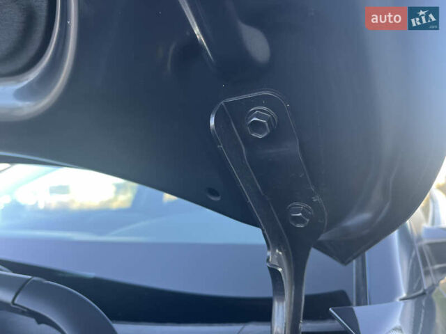 Сірий Хендай Kona Electric, об'ємом двигуна 0 л та пробігом 31 тис. км за 15500 $, фото 22 на Automoto.ua